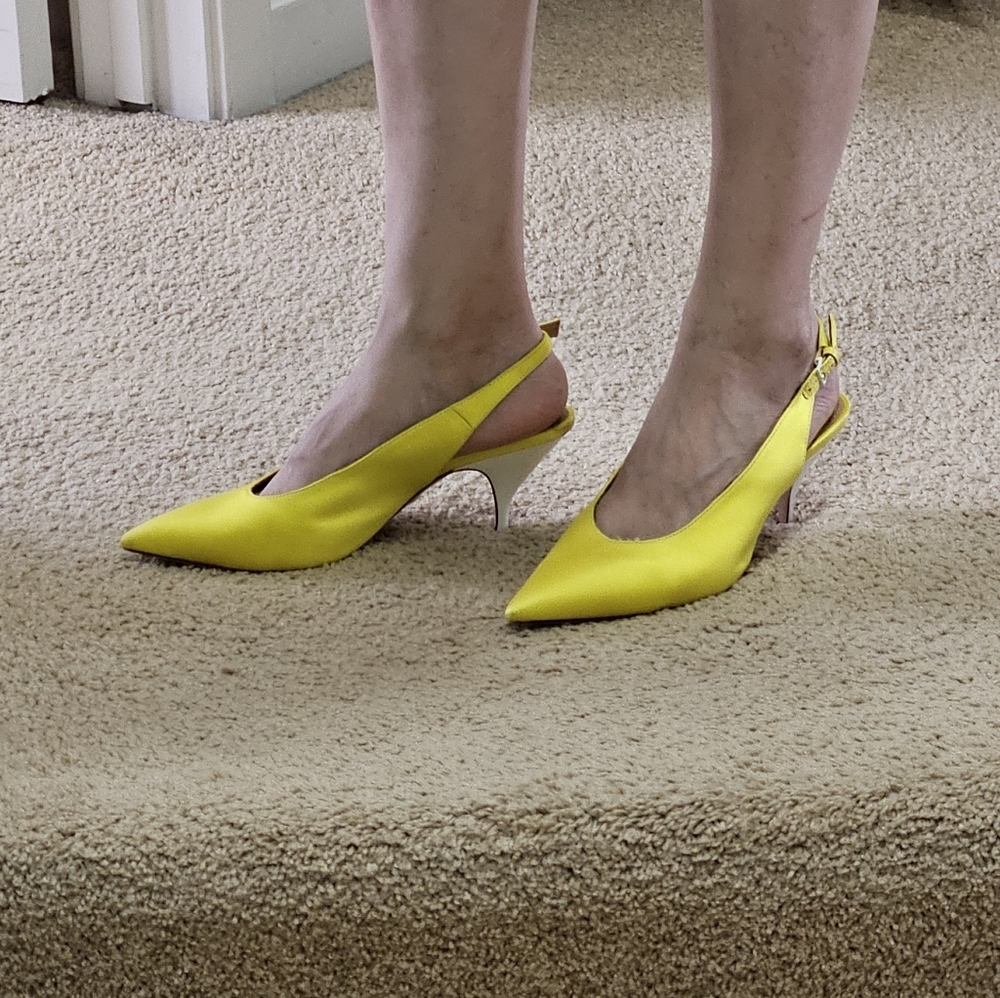 Tory Burch Elegant Pointed Slingback Pumps Size 9M